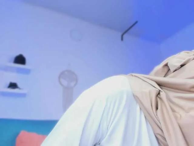 Aura-cuutee on BongaCams 