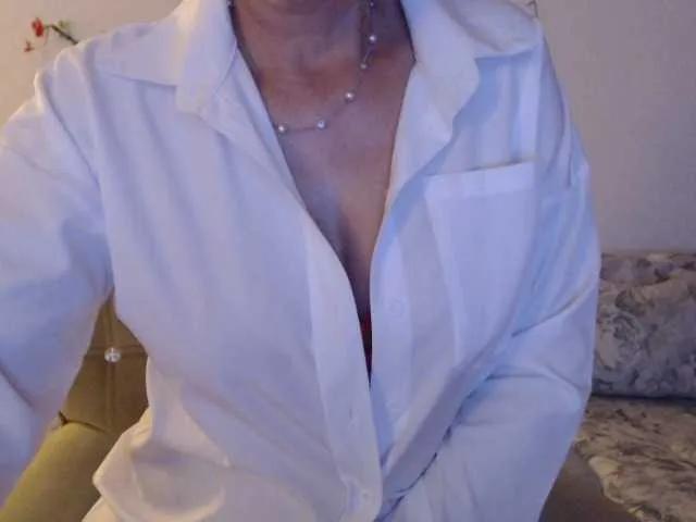 goodSnowQueen on BongaCams 