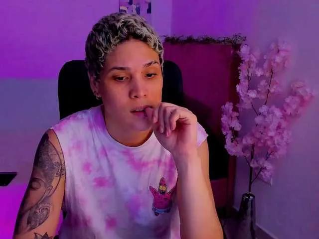 LauraR — I'm turned on by intense glances and good conversations that slowly raise the temperature.