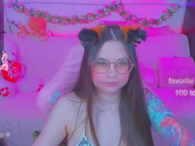 LittleKitsune on BongaCams 