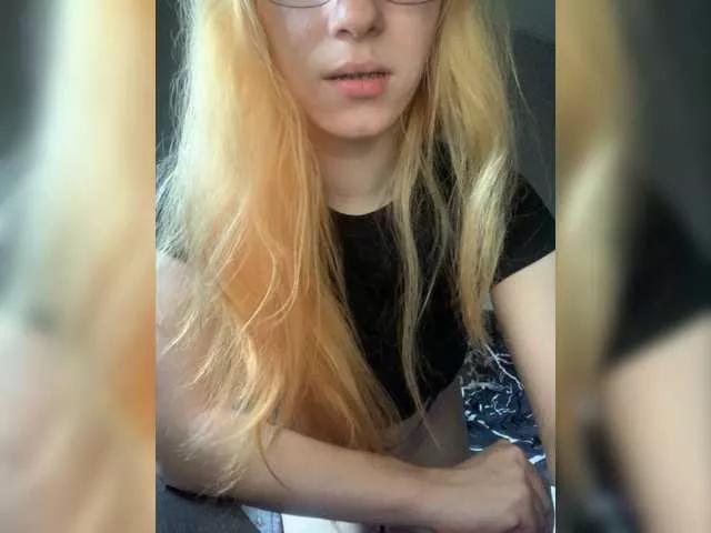 Malaya-kiss on BongaCams