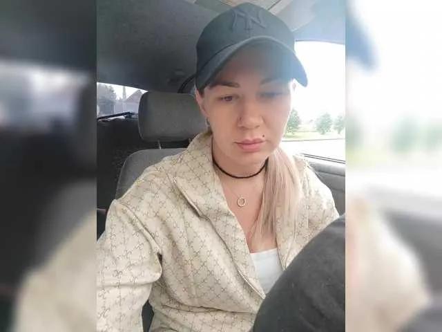 Mandarinka8 on BongaCams