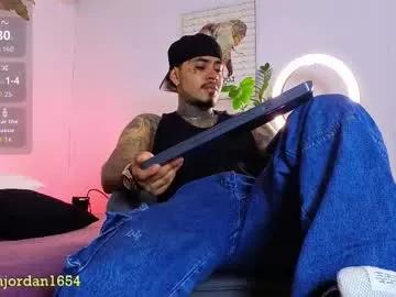 jordansmiith_ — GOAL: Great cum show [2000 tokens remaining] Tattooed macho looking for a hungry mouth or hole to give a BIG SHOT OF CUMSniff my feet while I jerk #feet #bbc #straight #latino #lovense