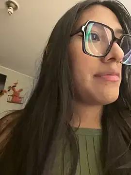 AleFantasy000001Peru — Mojando mis pezones mientras me caliento