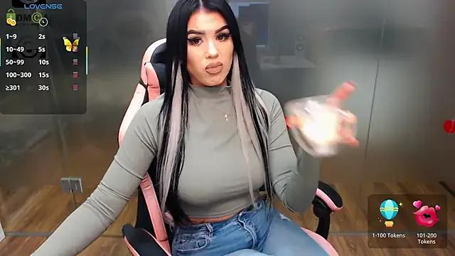 Anysa_Reye — Butt plug in ass