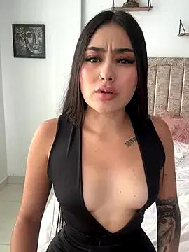 EmiilyEvans_ on StripChat 