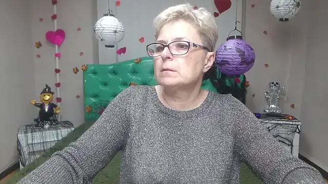 EmiliaGree — Give me vibrations, make me moan and be