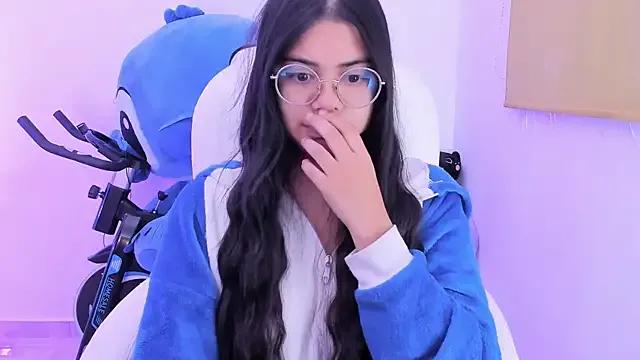 esmeralda112 on StripChat 