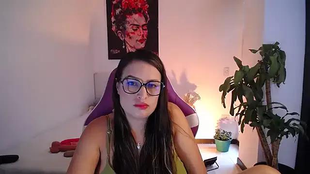 esmeraldaa230 on StripChat 