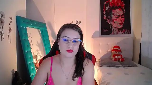 esmeraldaa230 on StripChat 