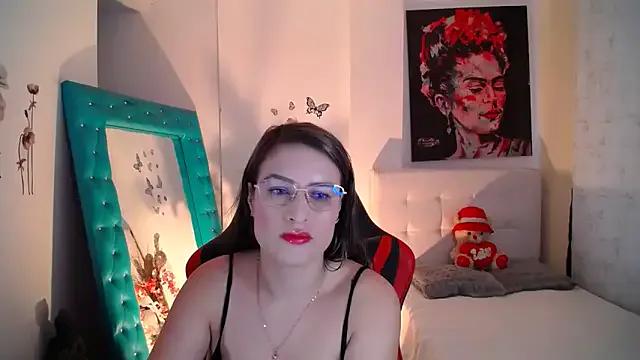 esmeraldaa230 on StripChat 