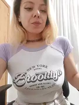 Kimiechanuwu on StripChat 