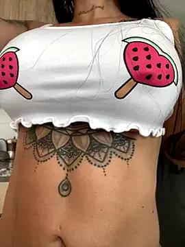 LaraHenao on StripChat 