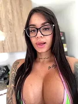 LaraHenao on StripChat 