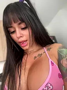 LaraHenao on StripChat 