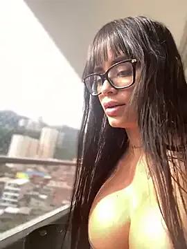 LaraHenao on StripChat 