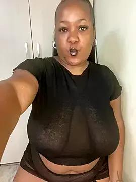 Missmoox24 on StripChat 