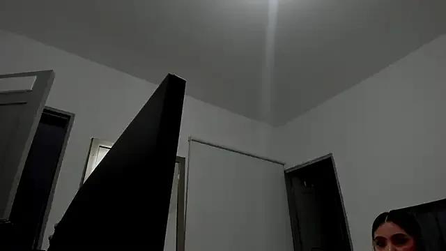 NikkiBotero on StripChat 