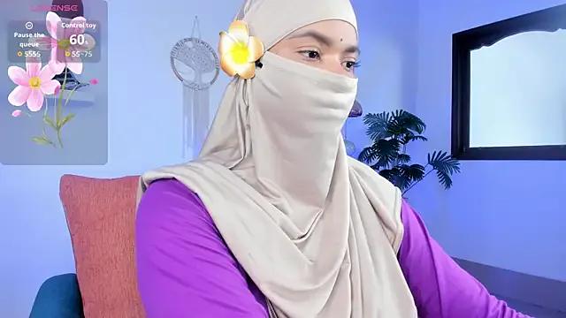 saray_halam — Spit on tits + rub 