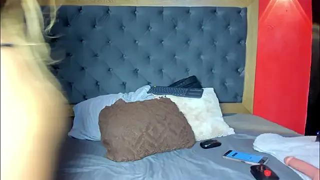 YayaHilton on StripChat 