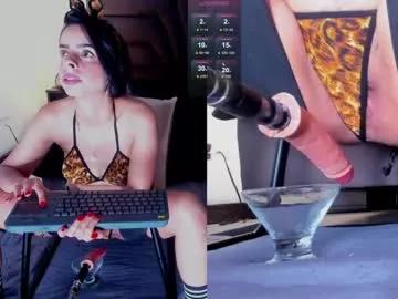 Freechat girls entertainers: Energize your senses with our matured streamers, who make messaging sweet and slutty at the same time.