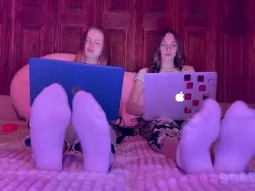 Freechat girls entertainers: Energize your senses with our matured streamers, who make messaging sweet and slutty at the same time.