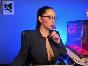 sue_wolls from Chaturbate is Freechat