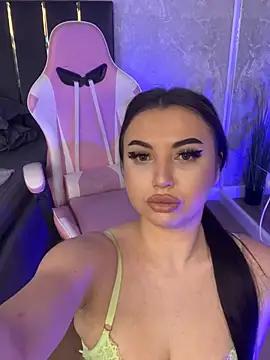 AmberSinn from StripChat is Freechat