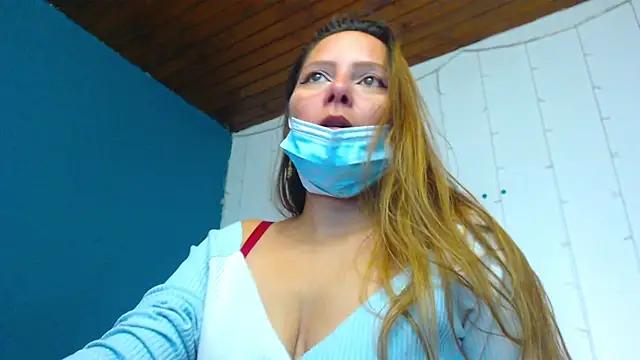 camila_delarosa from StripChat is Freechat