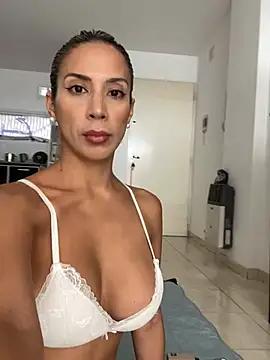 CarinaRose from StripChat is Freechat