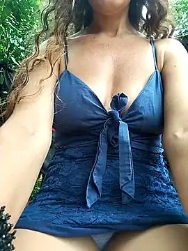 Dirty-Divorced-Mother from StripChat is Freechat