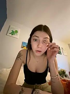 emilycoco from StripChat is Freechat