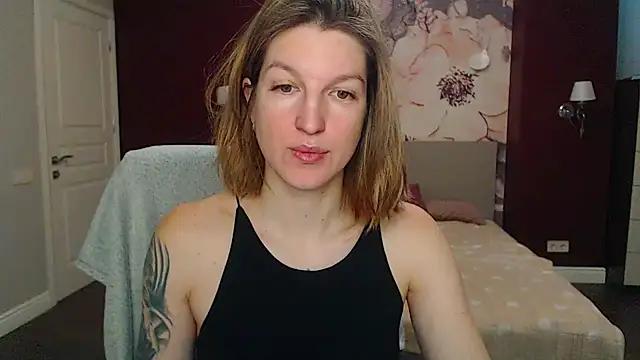 EmilyWalkeri from StripChat is Freechat