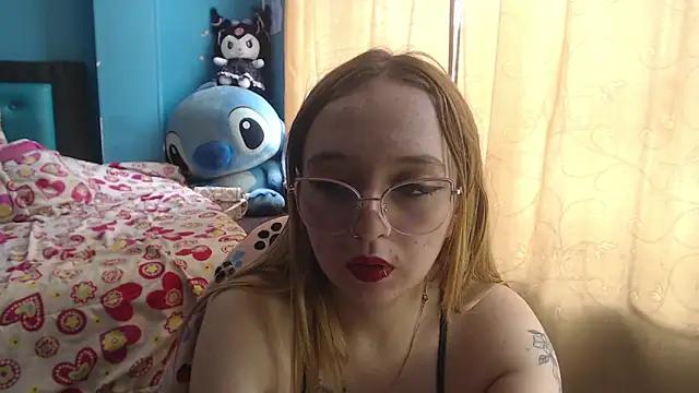 Liaroberts1 from StripChat is Freechat