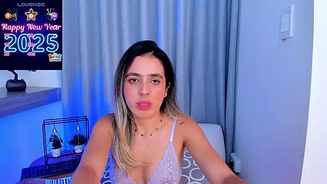 Lucyortiz_ from StripChat is Freechat