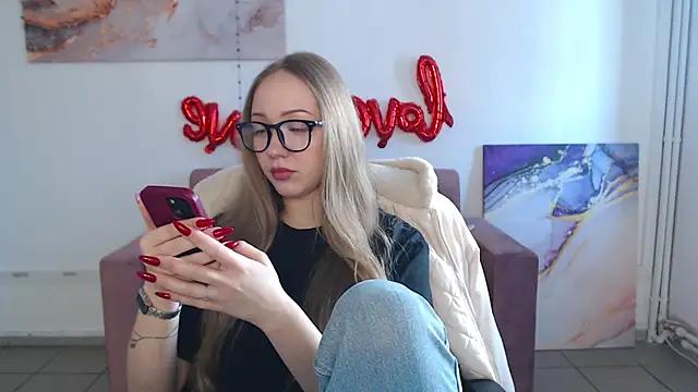 MariannaWils from StripChat is Freechat