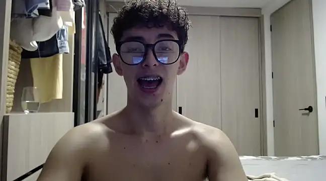 miketwink from StripChat is Freechat