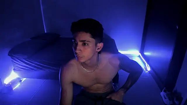 OliverBennet from StripChat is Freechat