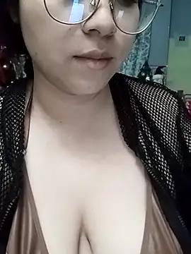 rosegloss69 from StripChat is Freechat