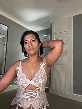 RoseMelanie from StripChat is Freechat