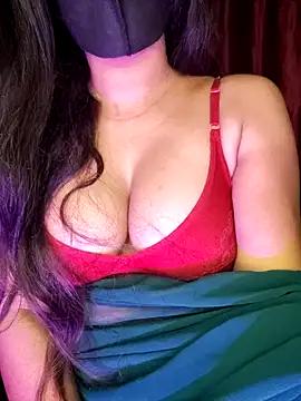 Freechat girls entertainers: Energize your senses with our matured streamers, who make messaging sweet and slutty at the same time.