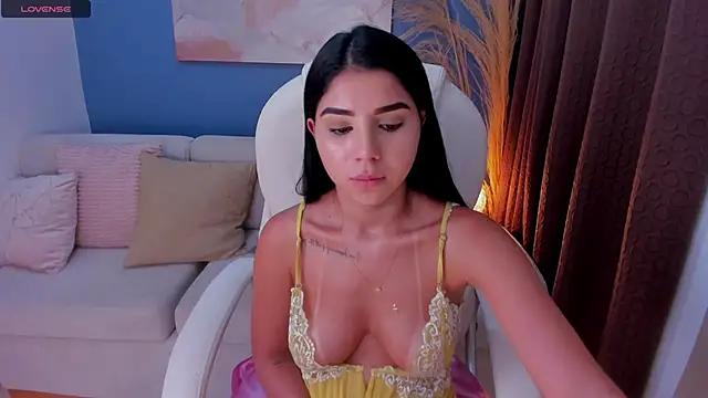 VictoriaLeia from StripChat is Freechat