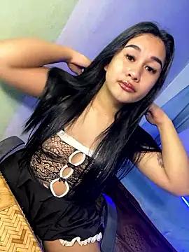 Freechat girls entertainers: Energize your senses with our matured streamers, who make messaging sweet and slutty at the same time.